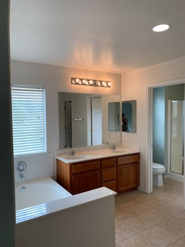 719 Sparrow Ct, Tracy, CA 95377