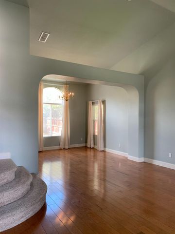 719 Sparrow Ct, Tracy, CA 95377