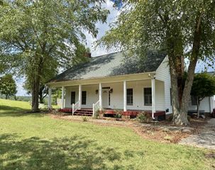 107 Willow Creek Ln, Dickson, TN 37055