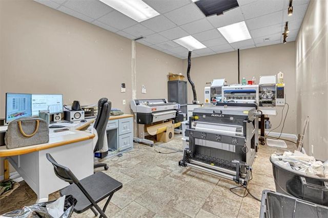 1403 N Jesse James Road, Excelsior Springs, MO 64024