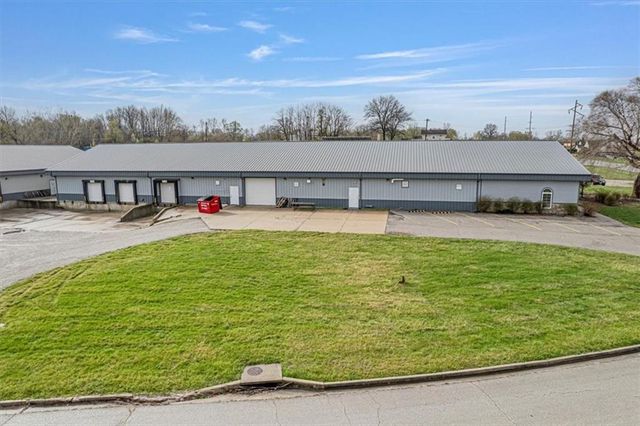 1403 N Jesse James Road, Excelsior Springs, MO 64024