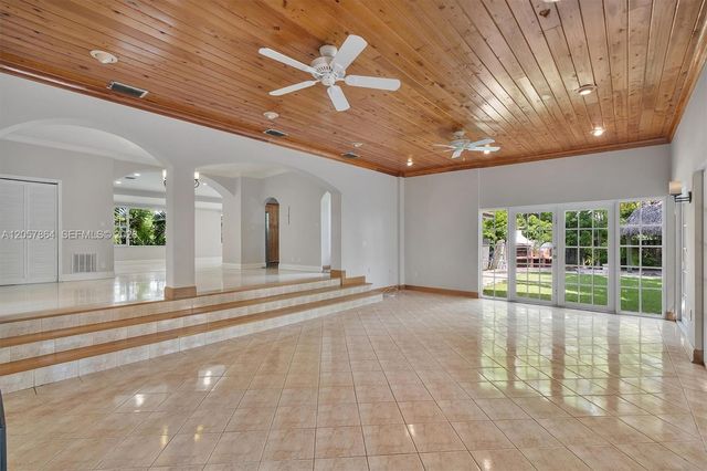 4445 N Michigan Ave, Miami Beach, FL 33140