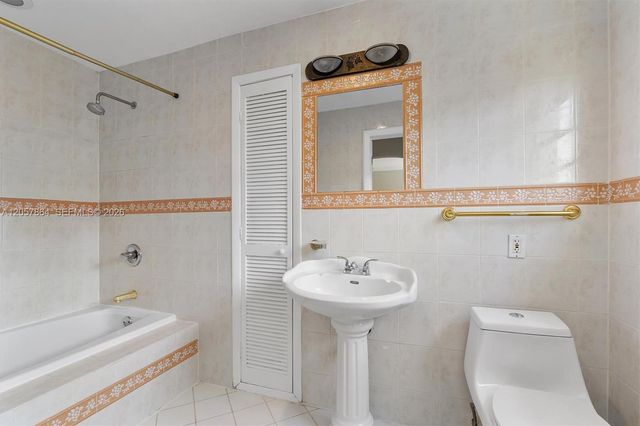 4445 N Michigan Ave, Miami Beach, FL 33140