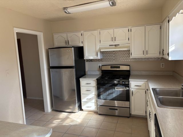 908 Crenshaw Court, Los Lunas, NM 87031