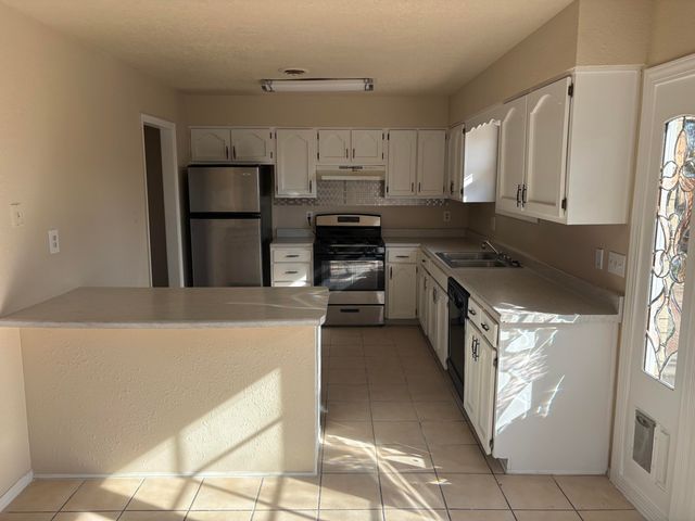 908 Crenshaw Court, Los Lunas, NM 87031