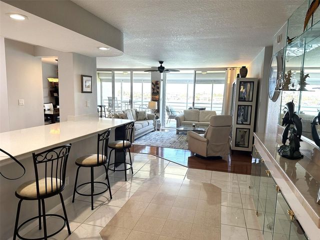 6093 BAHIA DEL MAR CIRCLE 577, St Petersburg, FL 33715