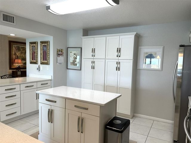 6093 BAHIA DEL MAR CIRCLE 577, St Petersburg, FL 33715