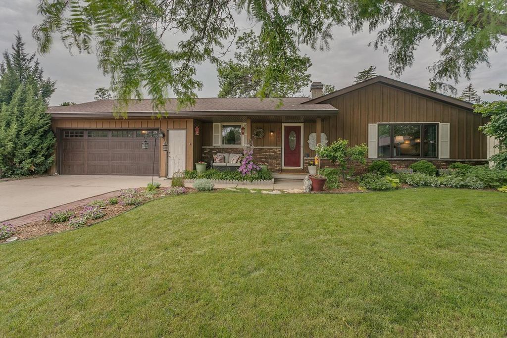 1801 N MC INTOSH DRIVE, Appleton, WI 54914