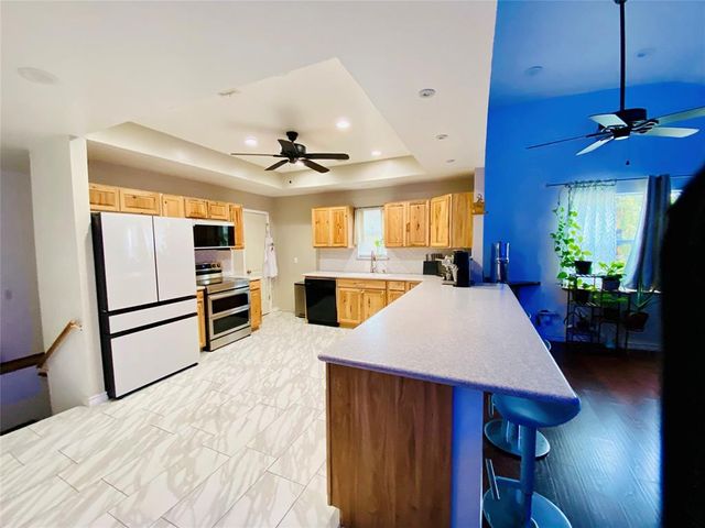 195 Rim Rock Road, Onalaska, TX 77360