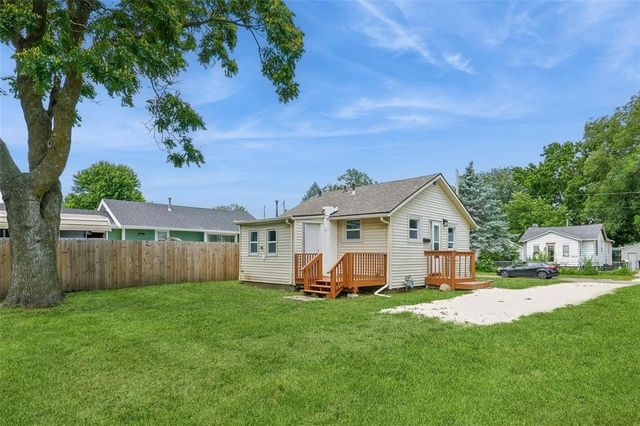 2951 Garfield Avenue, Des Moines, IA 50317