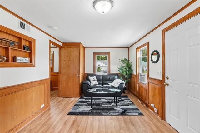 2951 Garfield Avenue, Des Moines, IA 50317