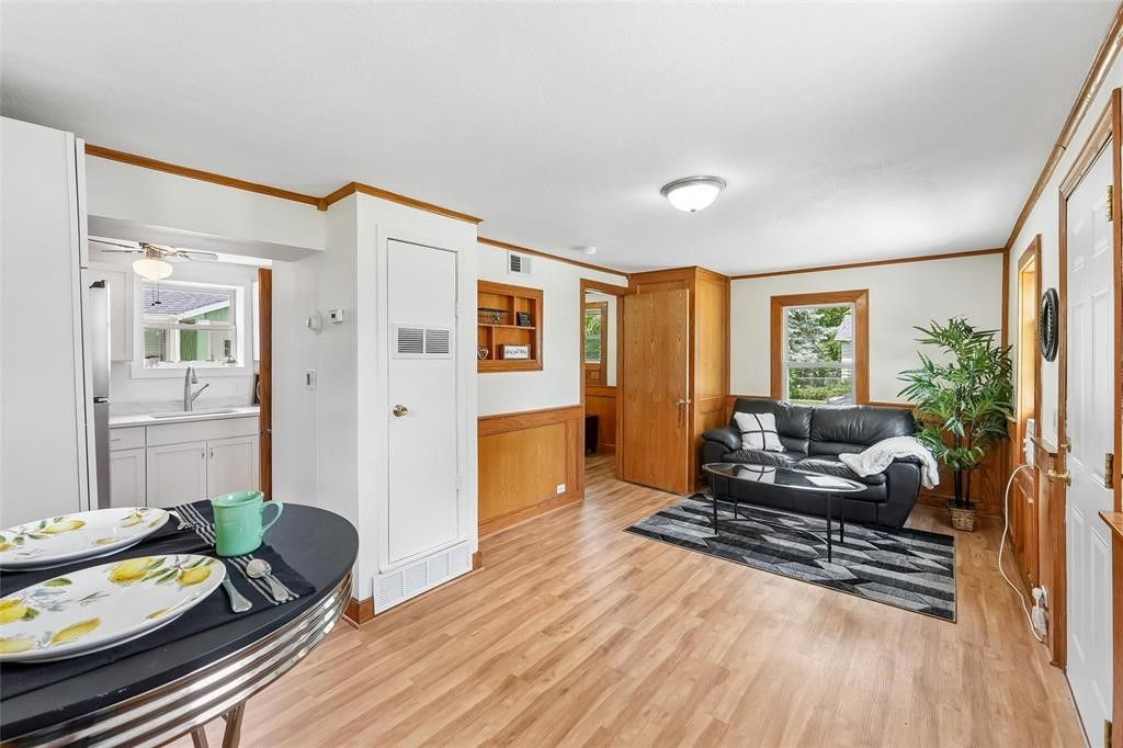 2951 Garfield Avenue, Des Moines, IA 50317