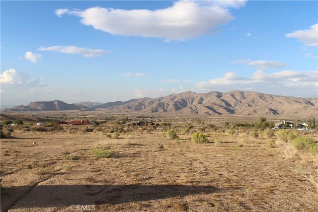 26180 Horizon Street, Apple Valley, CA 92308