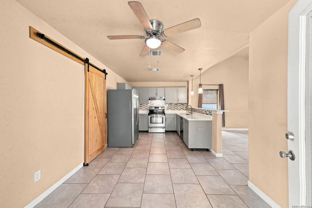 2046 BLUERIDGE DR, Canyon Lake, TX 78133