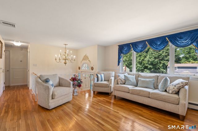 48 Jefferson Circle, Clinton, CT 06413
