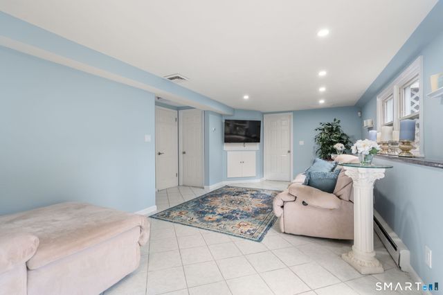 48 Jefferson Circle, Clinton, CT 06413