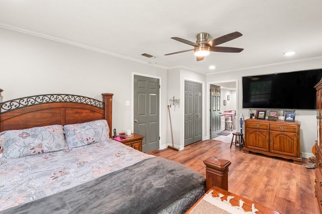 139,143 NW Eickenroht, Ingram, TX 78025
