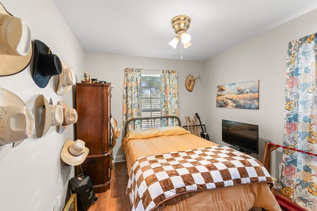 139,143 NW Eickenroht, Ingram, TX 78025