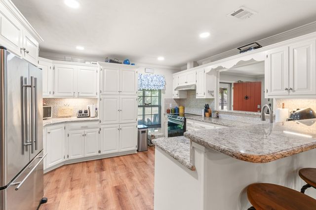 139,143 NW Eickenroht, Ingram, TX 78025