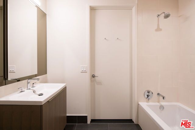 889 Francisco Street 1002, Los Angeles, CA 90017