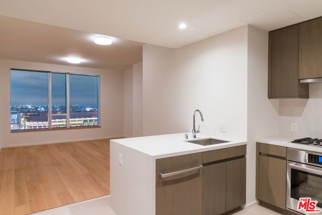 889 Francisco Street 1002, Los Angeles, CA 90017