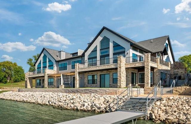 214 Lakeview Lane, Beaver Dam, WI 53916