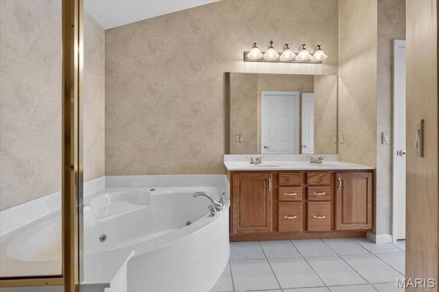 326 Villa Tuscany Court 7B, O'fallon, MO 63366