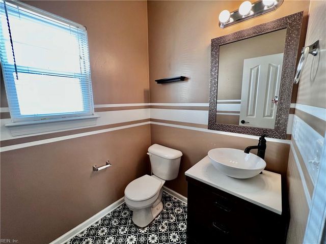 5152 Whitaker PL, Virginia Beach, VA 23462