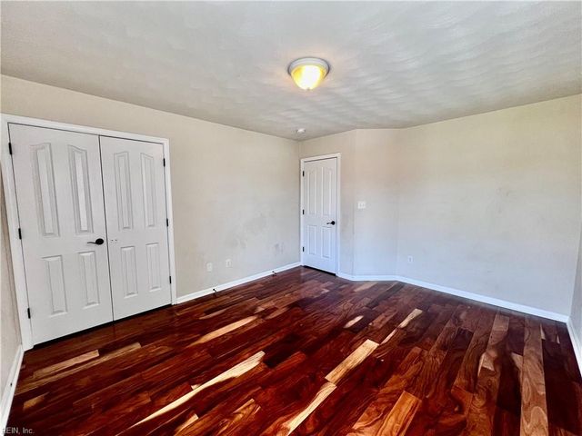 5152 Whitaker PL, Virginia Beach, VA 23462