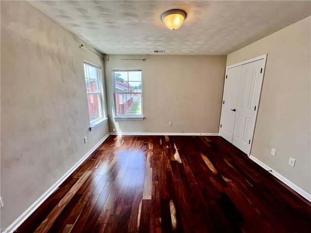 5152 Whitaker PL, Virginia Beach, VA 23462