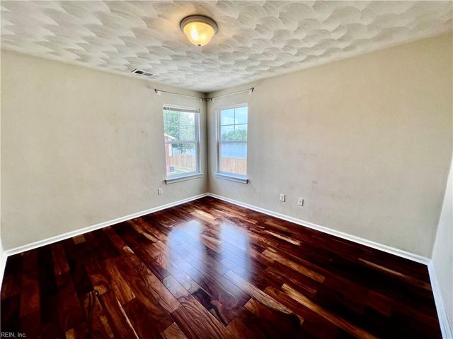 5152 Whitaker PL, Virginia Beach, VA 23462