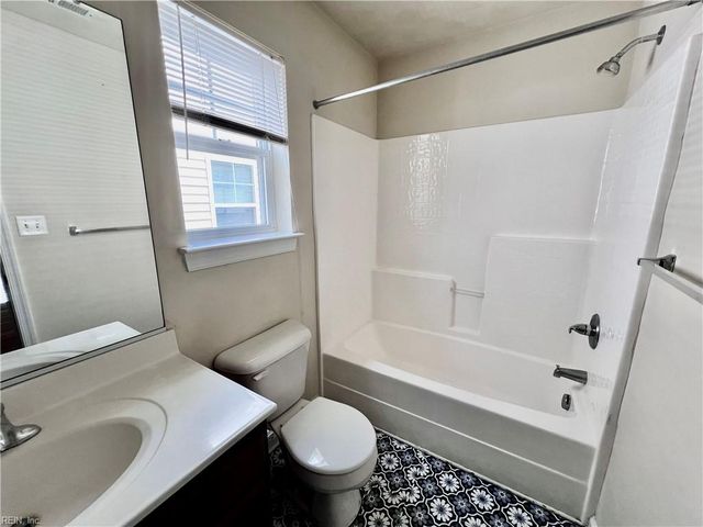 5152 Whitaker PL, Virginia Beach, VA 23462