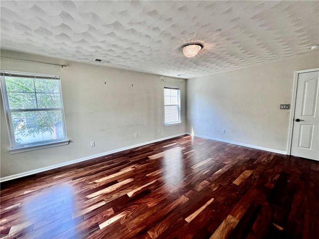 5152 Whitaker PL, Virginia Beach, VA 23462