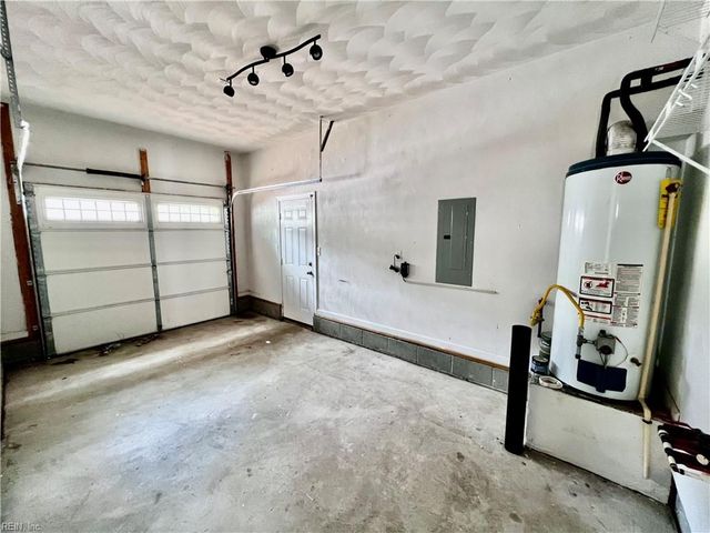 5152 Whitaker PL, Virginia Beach, VA 23462