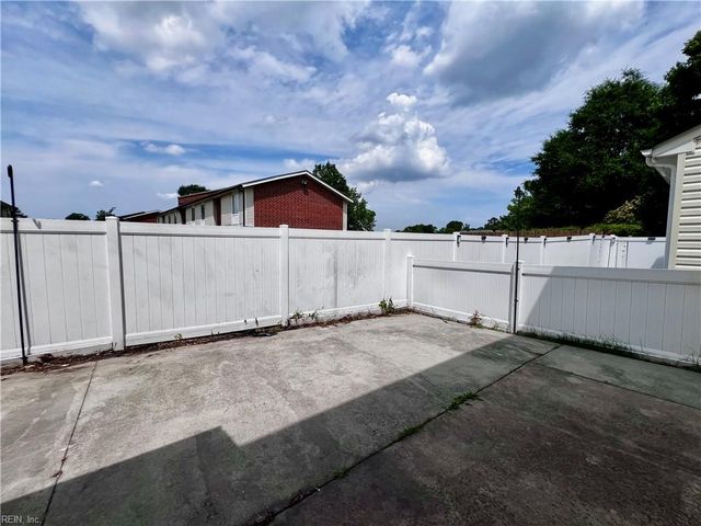 5152 Whitaker PL, Virginia Beach, VA 23462