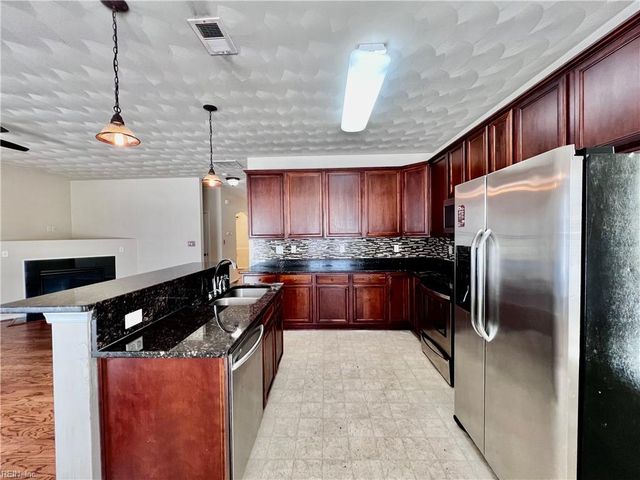 5152 Whitaker PL, Virginia Beach, VA 23462