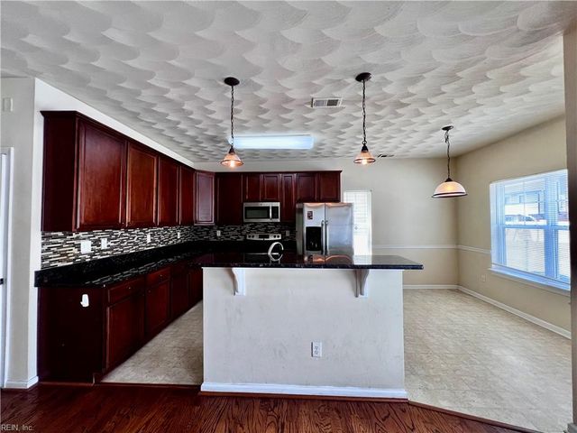 5152 Whitaker PL, Virginia Beach, VA 23462