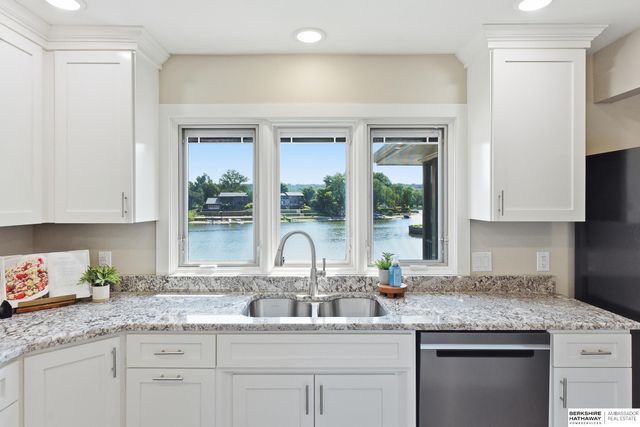 527 Waterloo Drive, Waterloo, NE 68069