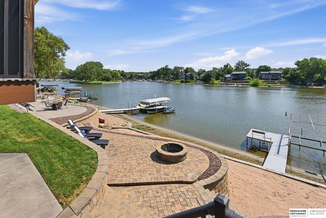527 Waterloo Drive, Waterloo, NE 68069