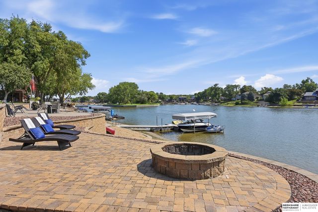 527 Waterloo Drive, Waterloo, NE 68069