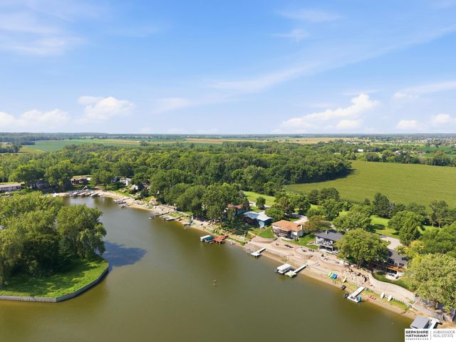527 Waterloo Drive, Waterloo, NE 68069