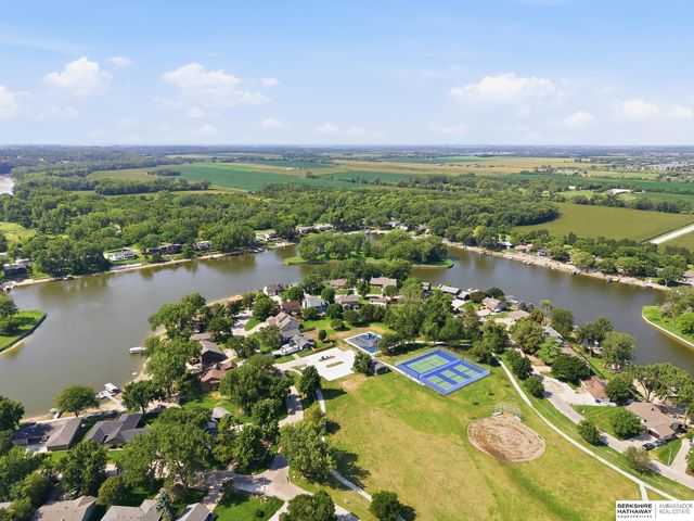 527 Waterloo Drive, Waterloo, NE 68069