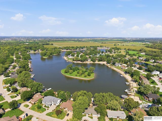 527 Waterloo Drive, Waterloo, NE 68069