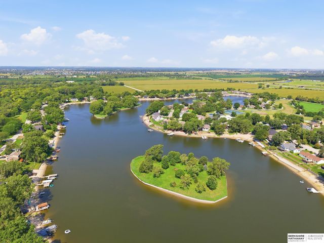 527 Waterloo Drive, Waterloo, NE 68069
