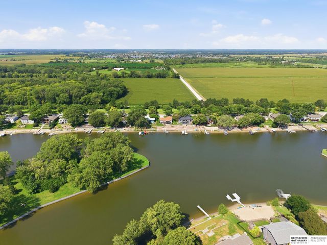 527 Waterloo Drive, Waterloo, NE 68069