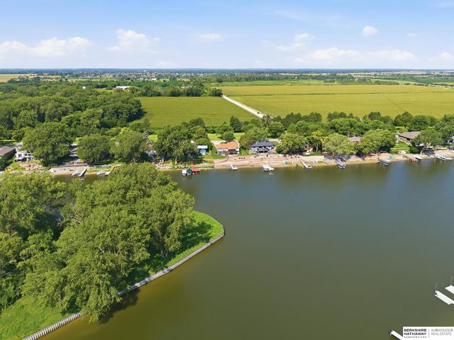 527 Waterloo Drive, Waterloo, NE 68069