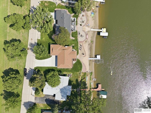 527 Waterloo Drive, Waterloo, NE 68069