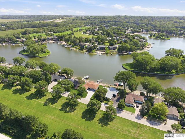 527 Waterloo Drive, Waterloo, NE 68069