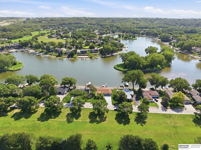 527 Waterloo Drive, Waterloo, NE 68069