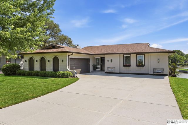 527 Waterloo Drive, Waterloo, NE 68069